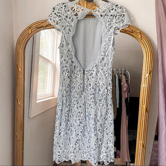 Alice + Olivia Clover Lace Cut Out Back Mini Dress Blue 4 - Picture 7 of 8